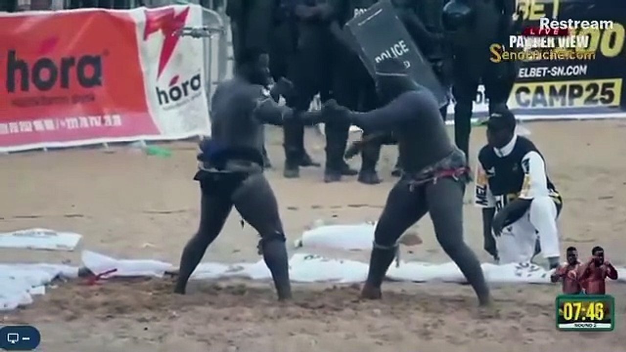 Franc bat Eumeu Séne.