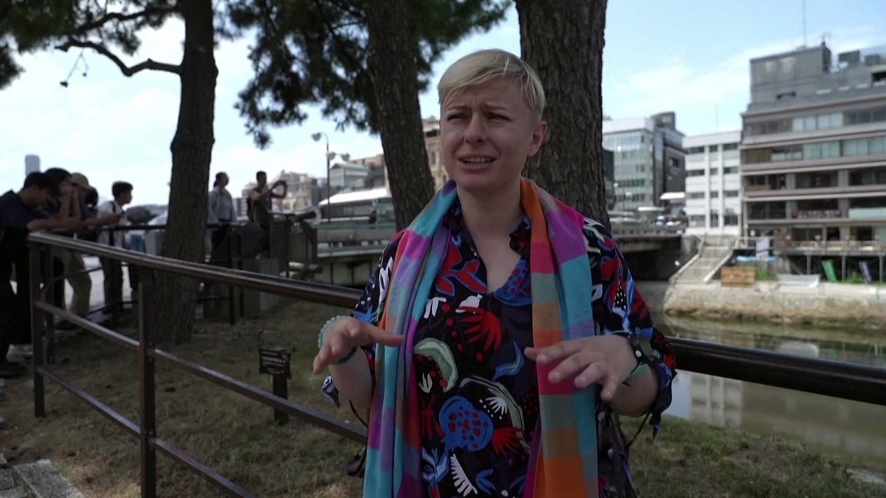 Tourists in Japan's sweltering heat try to stay cool in Kyoto