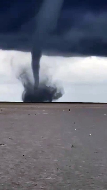 Chaves - MarajóFENÔMENO NATURAL VISTO HOJE, NA FRENTE DA CIDADE DE CHAVES