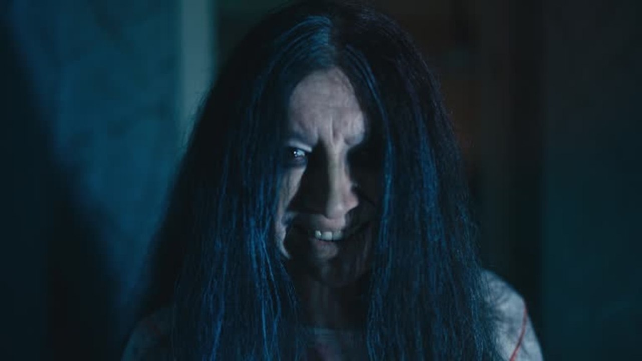 Cette dame est TERRIFIANTE...