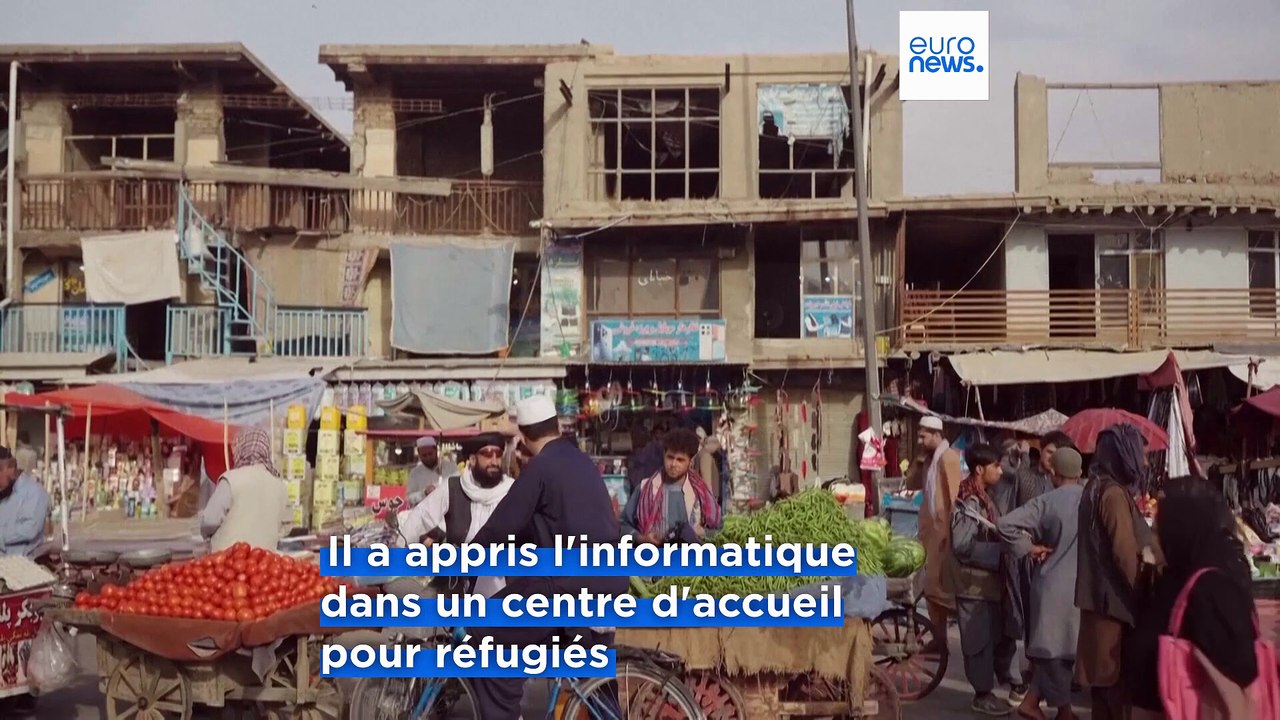 Grèce : un réfugié enseigne le codage informatique à des jeunes femmes afghanes