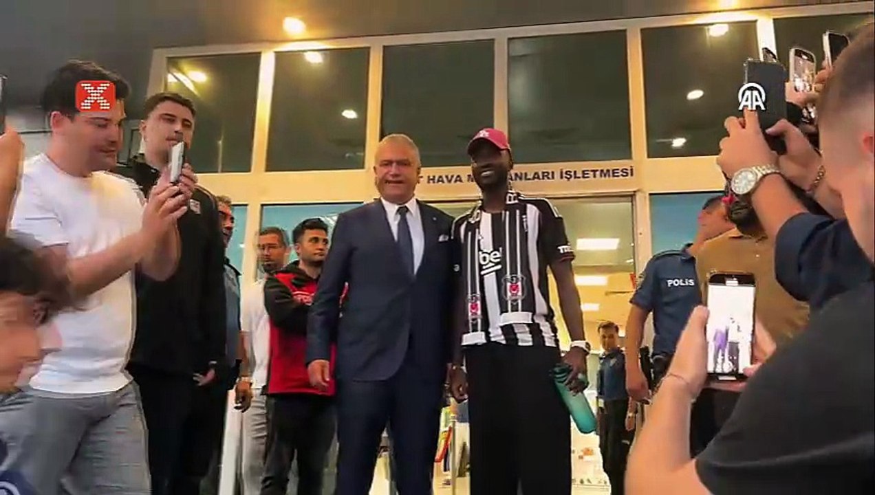 Wilfred Ndidi, İstanbul'a geldi.