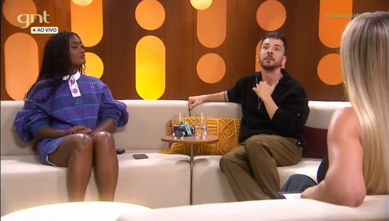 Junior fala sobre preconceitos em entrevista ao Saia Justa, do GNT