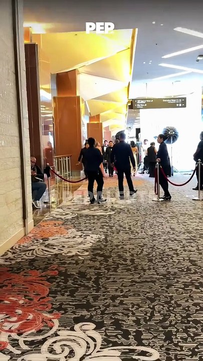 Bea Alonzo leaves GMA Gala 2025 barefoot