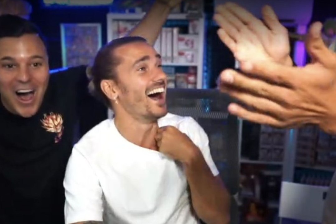 Griezmann y Giuliano abren en directo una carta de Lamine valorada en 3.000 junto a Darizard