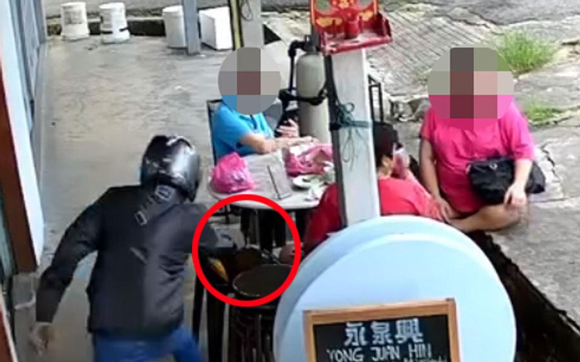 徘徊小巷 假装打包 贼人趁机抢包包