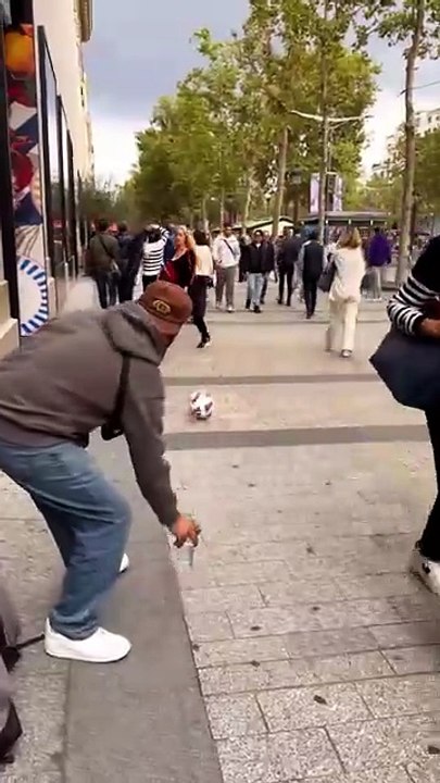 Hooking up with tourists 😂