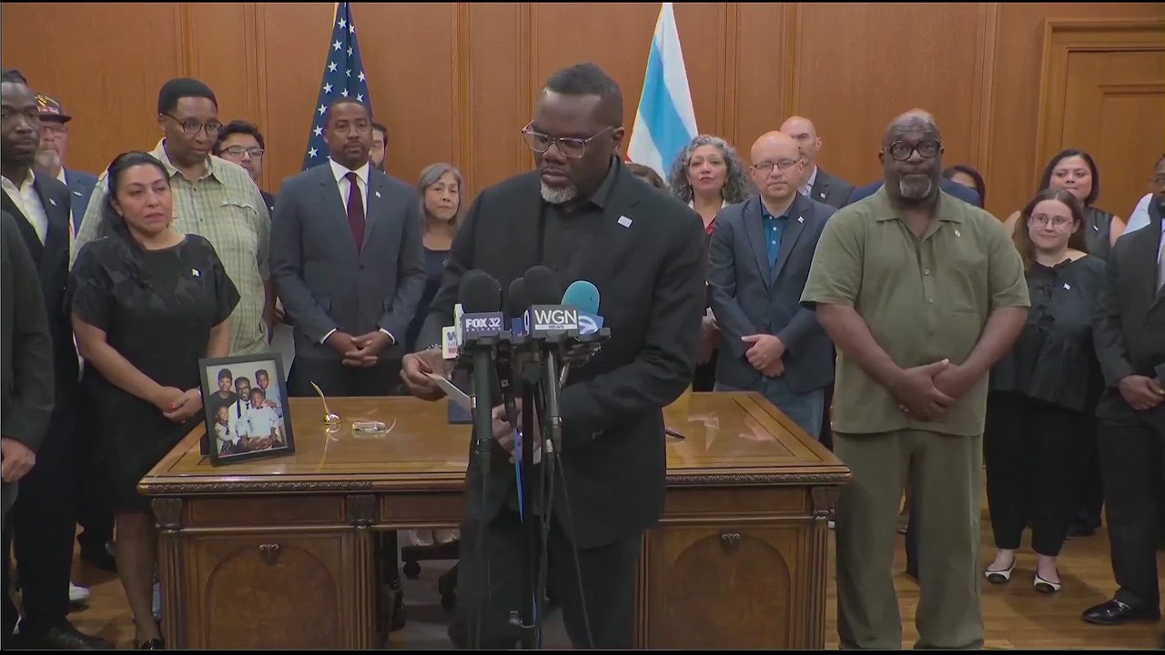 Chicago Mayor DEFIES TRUMP with Order Blocking Troop Deployment