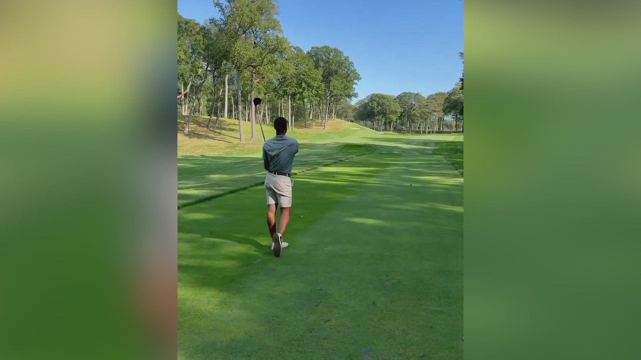 Alcaraz AMAZES Fans with INCREDIBLE GOLF SWING Before US Open Final