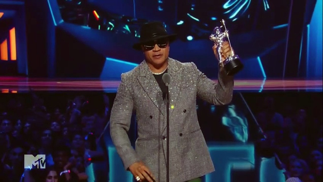 La chanteuse américaine Ariana Grande a remporté  le prix la vidéo de l'année aux MTV Video Music Awards avec son titre "Brighter Days Ahead", qui gagne également le prix de la meilleure chanson pop