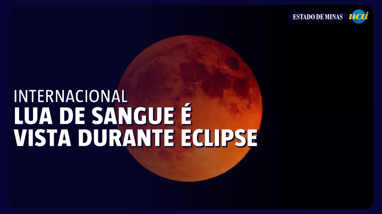 ‘Lua de sangue’ surge durante eclipse lunar total