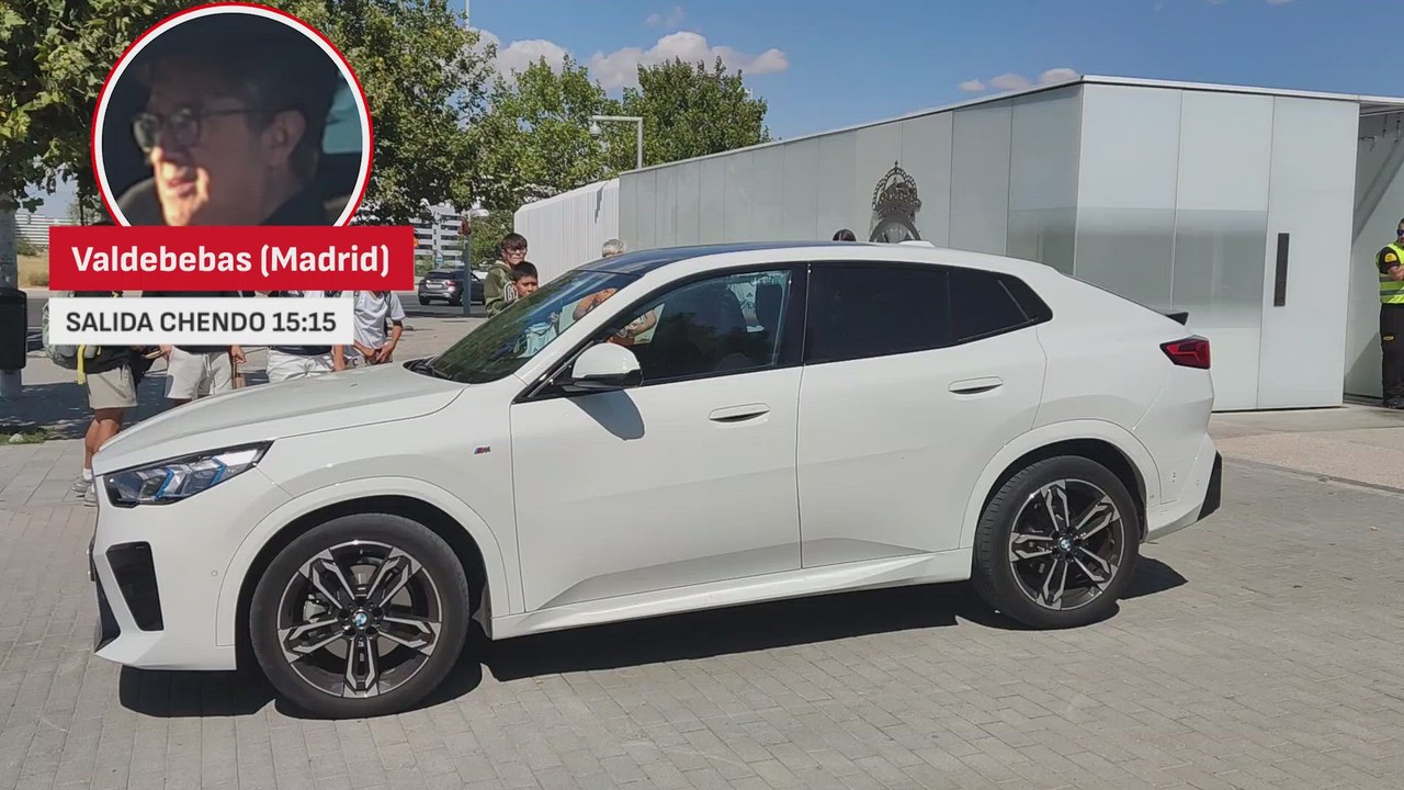 Fran García el unico jugador en parar tras el entranamiento para atender a los aficionados