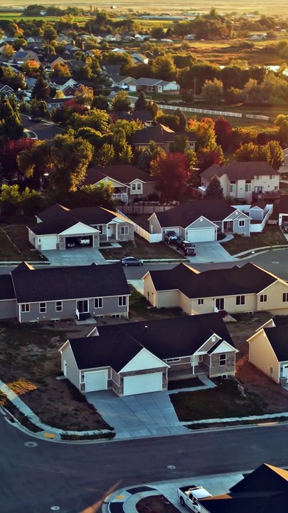 Des VOISINS plus qu'étrange...