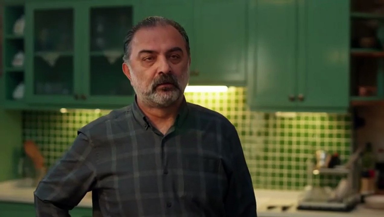 Uzak Sehir - Episode 18 (English Subtitles)