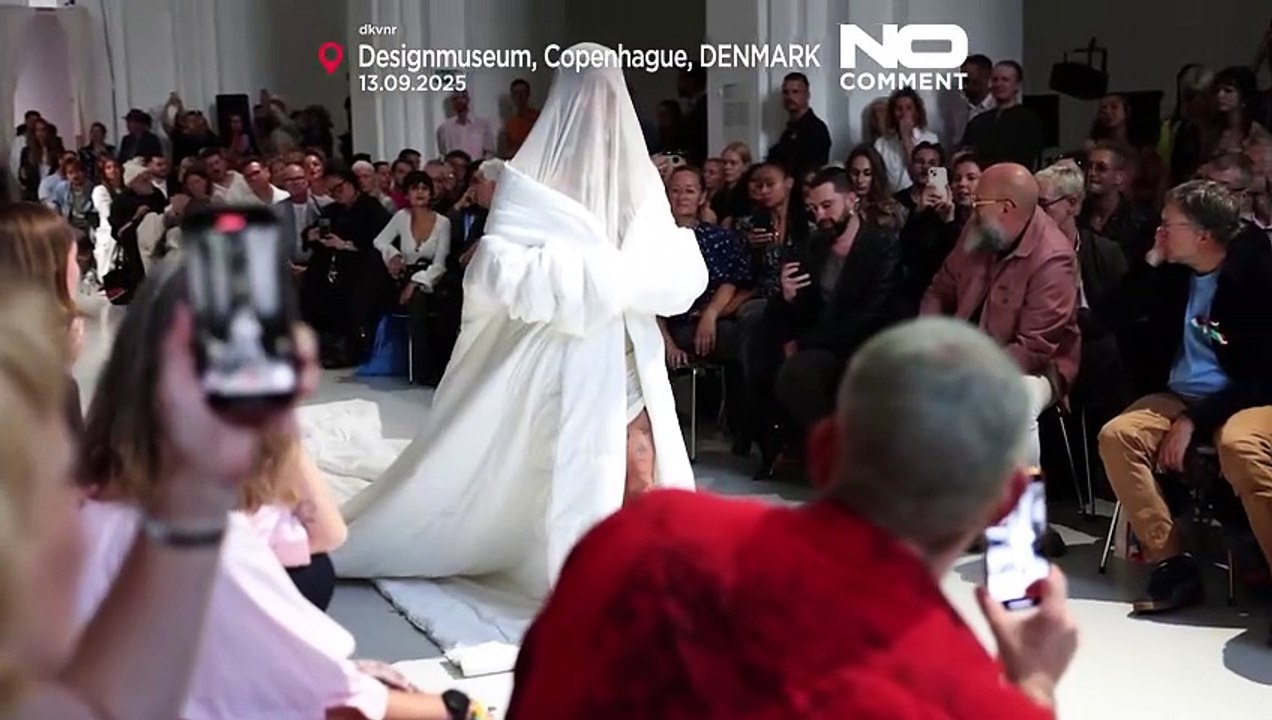 Fifty couples marry at iconic Danish landmarks during Golden Days Festival