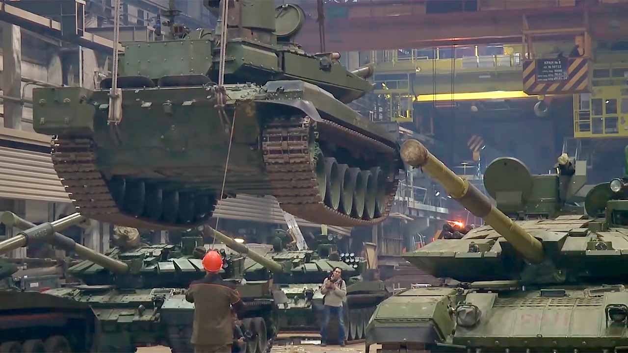 ロシア、T-72B3戦車の新型改良型を公開　レリクト装甲と電子戦システムを搭載