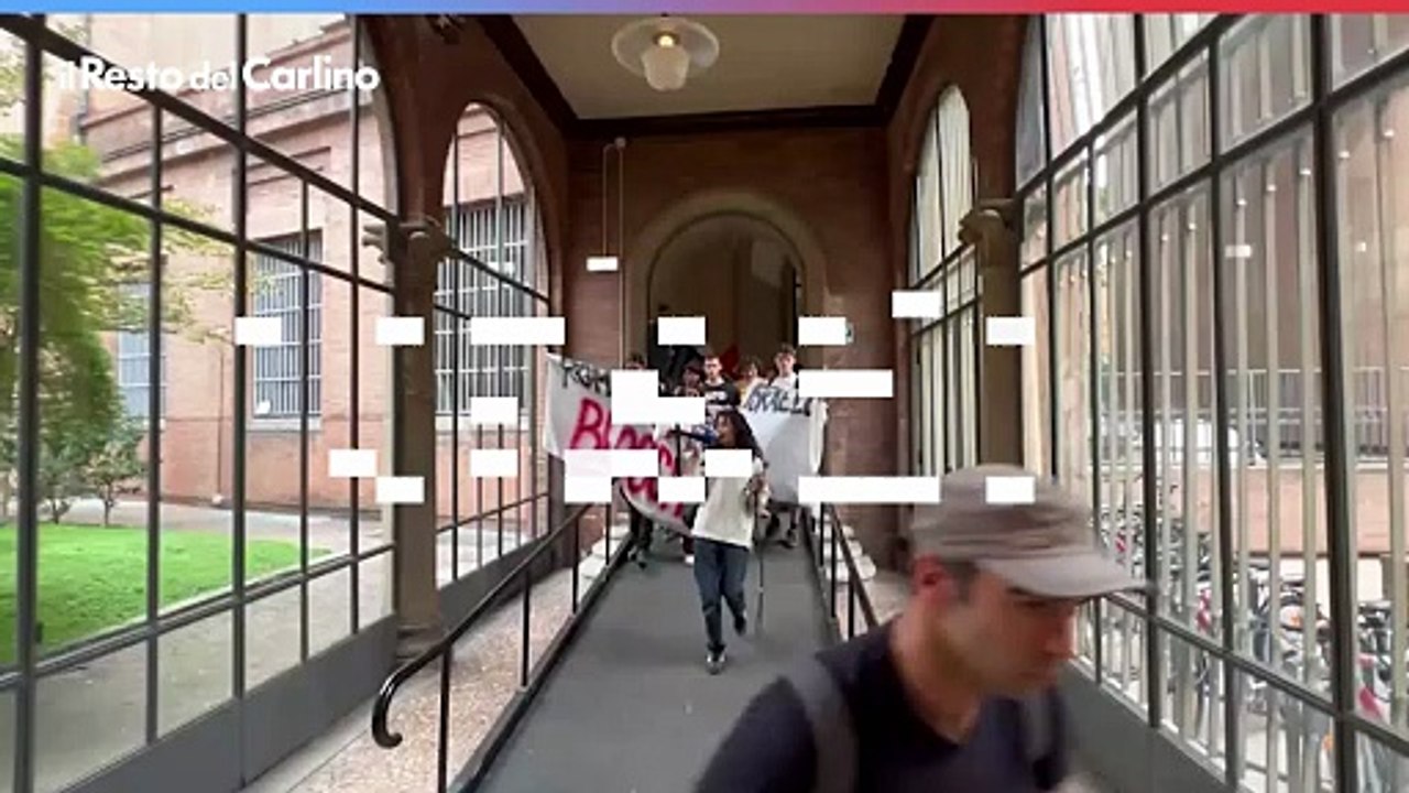 Universitari in rettorato a Bologna: "Palestina libera"