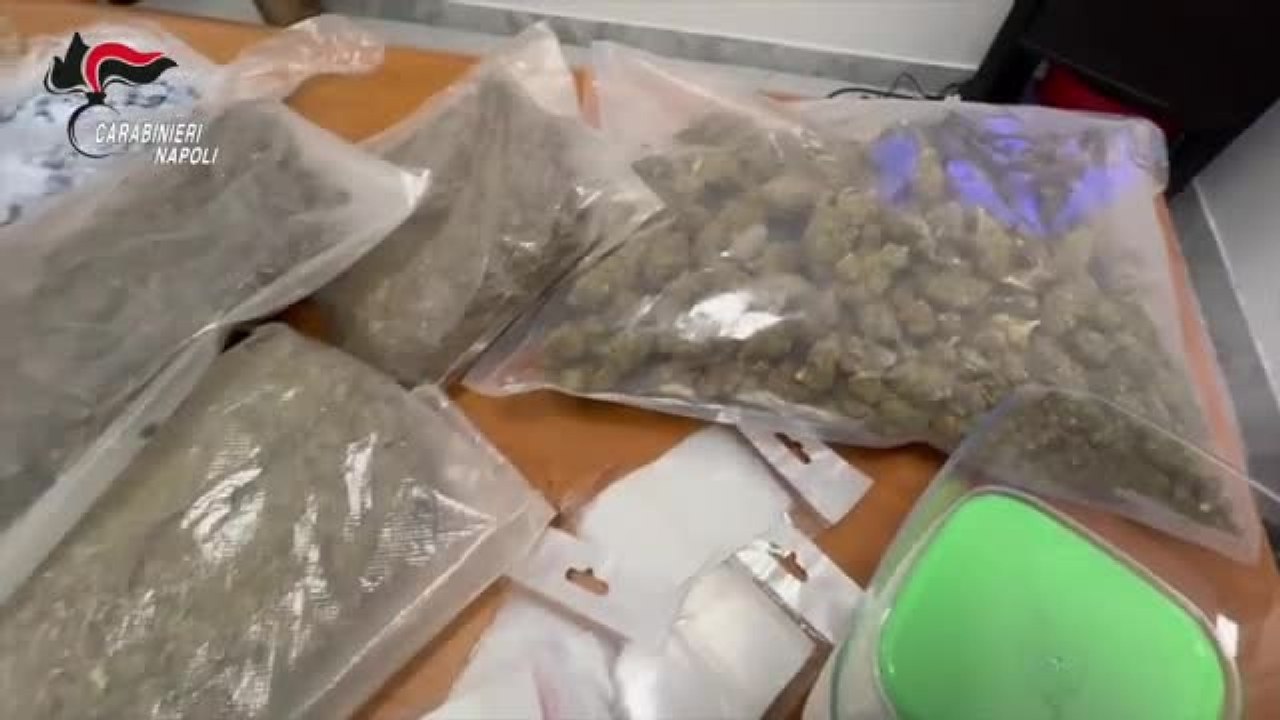 Bacoli, ausiliare del traffico ma anche pusher