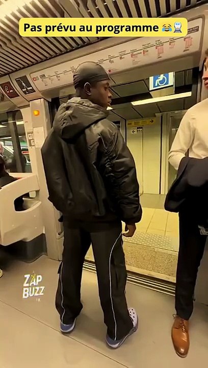 👉 Il se fait pousser du train… et finit par courir à côté 😂🚆💨