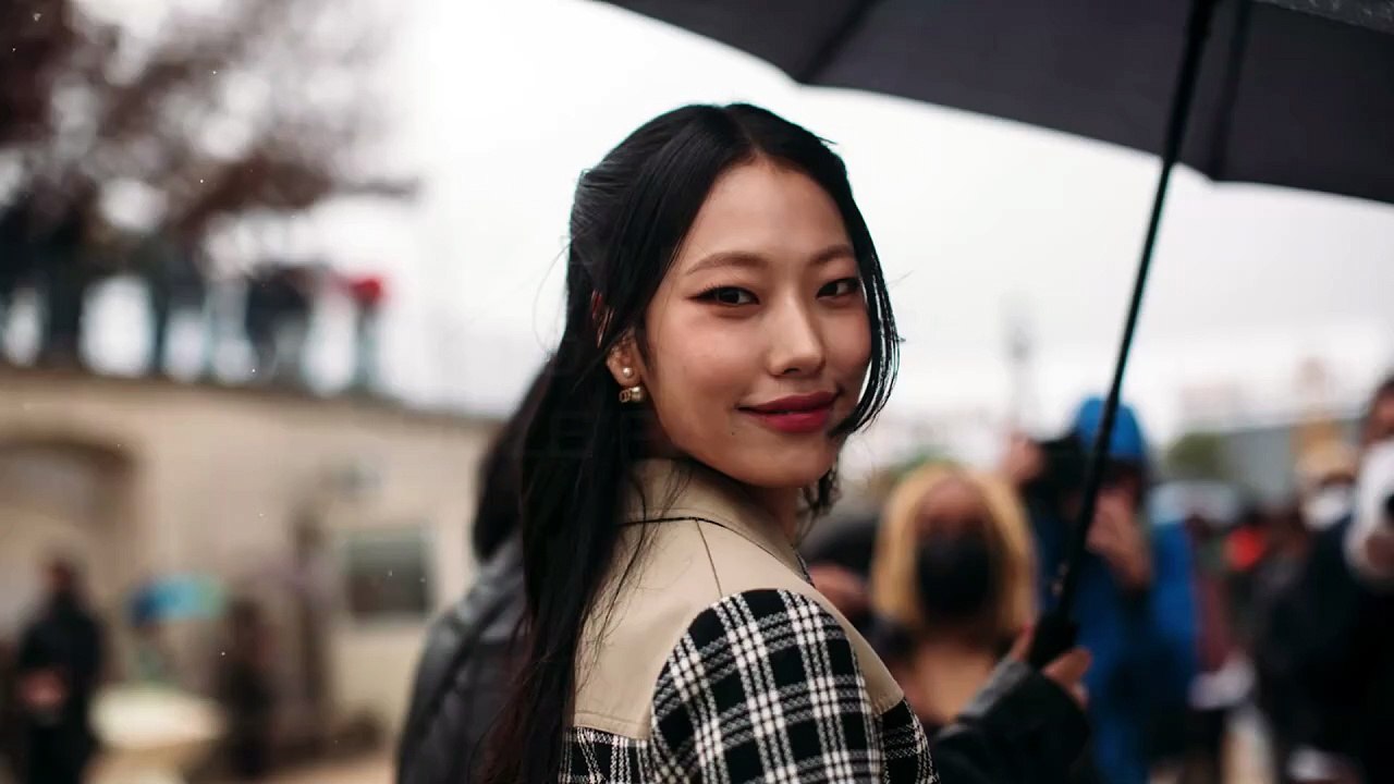 Lunghissimi ed extra lisci: il trend capelli 2026 è sulle passerelle