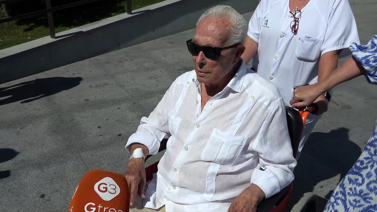 Curro Romero recibe el alta del hospital tras ser ingresado por neumonía