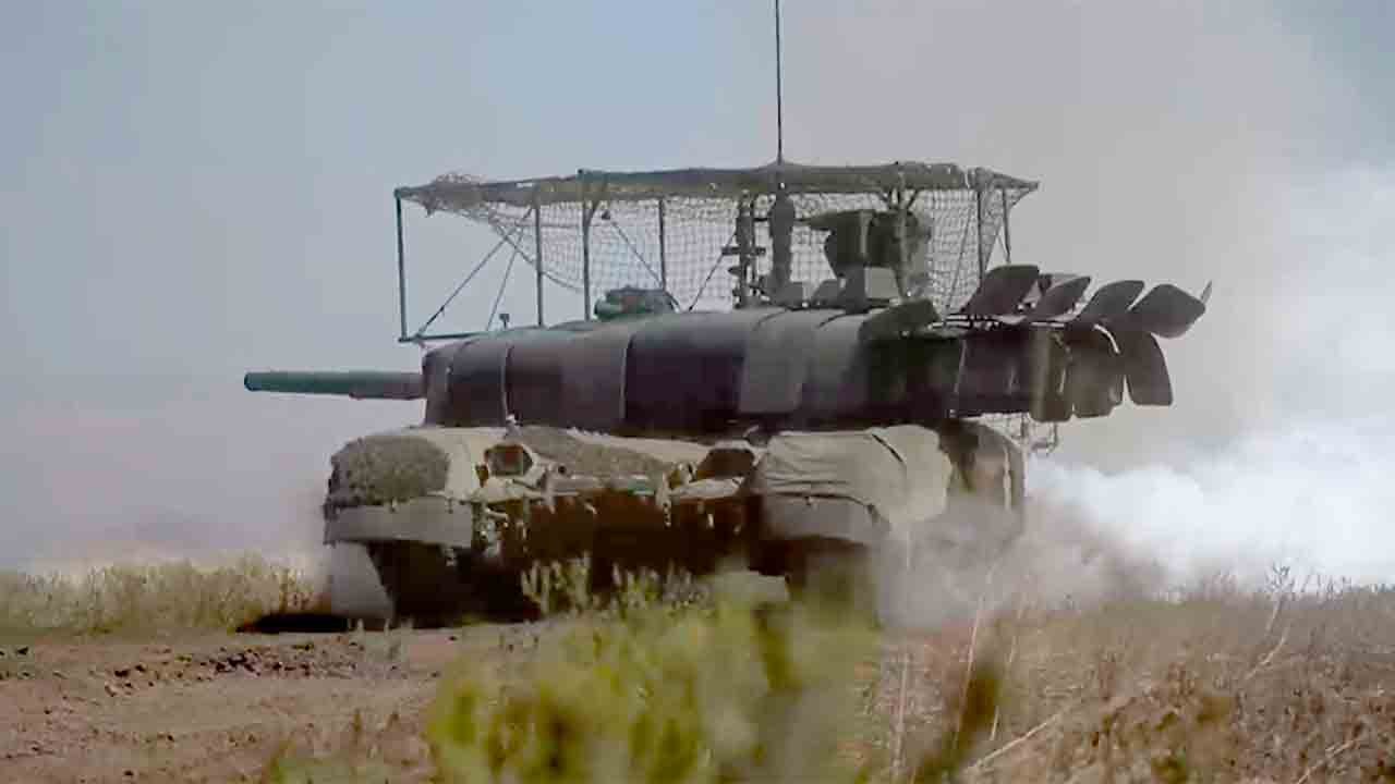 公式動画がロシア陸軍の最新鋭戦車T-90Mの訓練を紹介