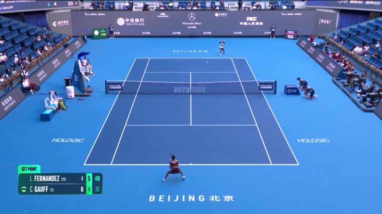 Pékin - Coco Gauff se sort du piège Fernandez
