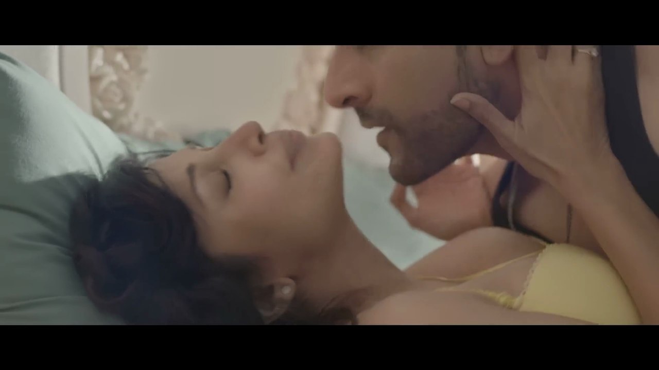 Flora Saini hot romance | Biggboss season 9 contender | Asha saini morning moods | Seasonal entertainment | 3 FrameZ