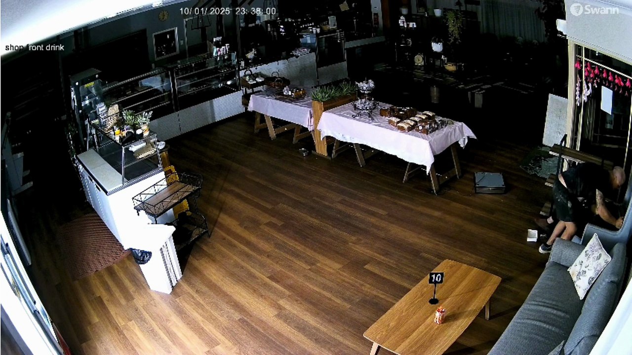WATCH: Howlong Country Bakery director Stephen Fyffe takes on intruders