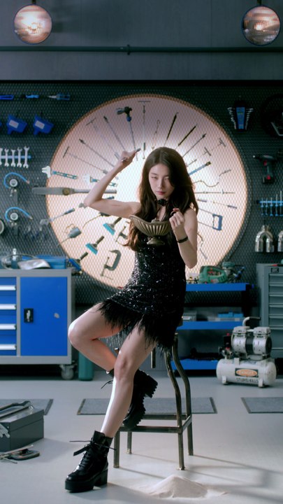 사이코패스라 불리는, 룰과 루틴으로 무장한 램프의 새 주인 가영. 인간을 타락시키려는 사탄 지니를 만나다. 판타지 로맨틱 코미디 [다 이루어질지니] 10월 3일 오직 넷플릭스에서.