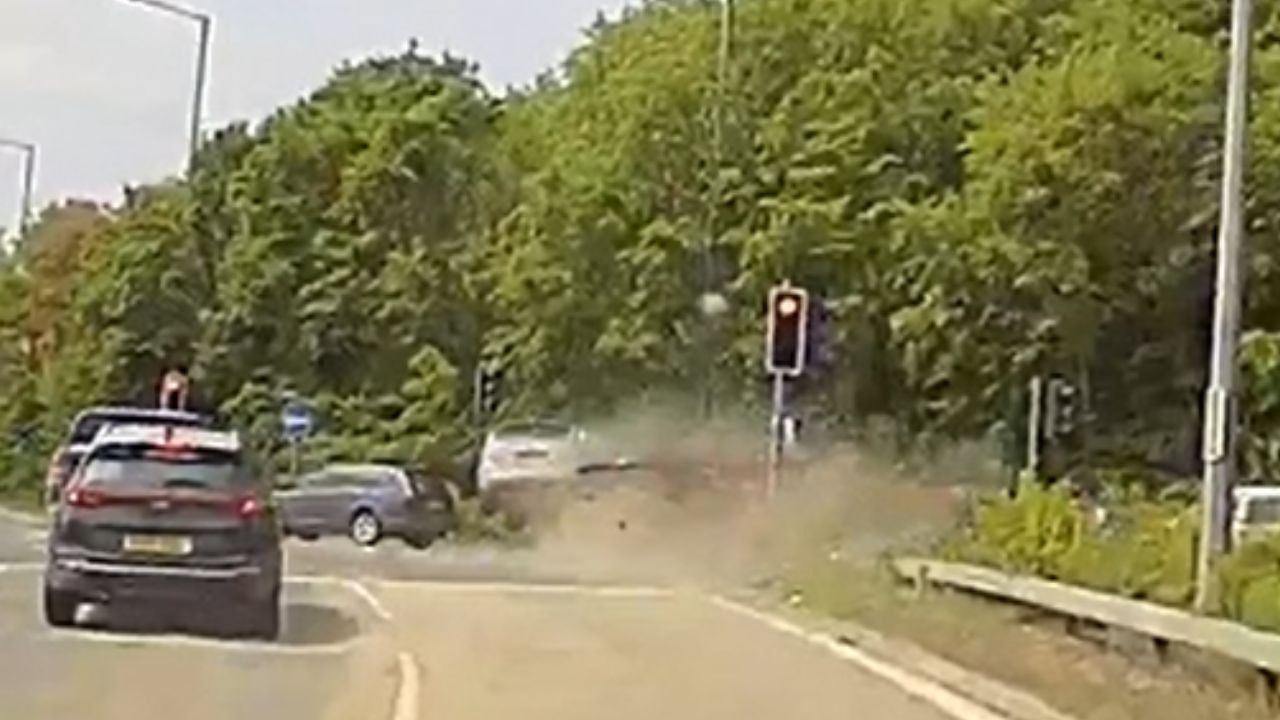 Car smashes into vehicle at roundabout