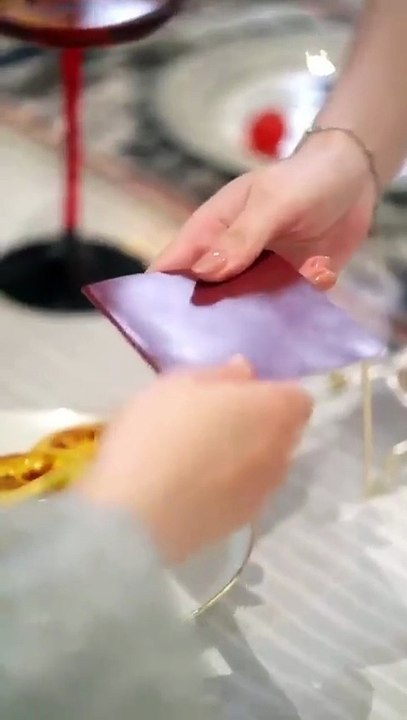 On the eve of my wedding, I discovered my fiancé was having an affair and realized that I had been a fool for three years. Later, when I saw his face, which looked like my own, I realized that I was actually his love substitute. #PopularShorts #BossyCEO #