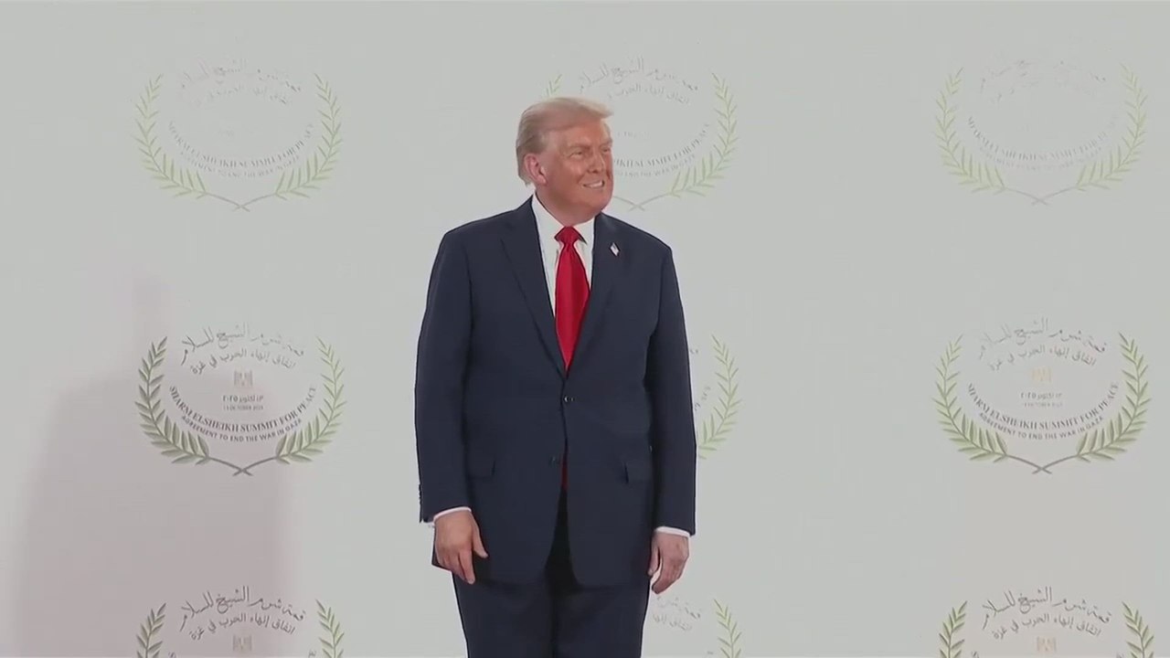 Trump points at UAE official during photo op and says, "A lot of cash. Unlimited cash."