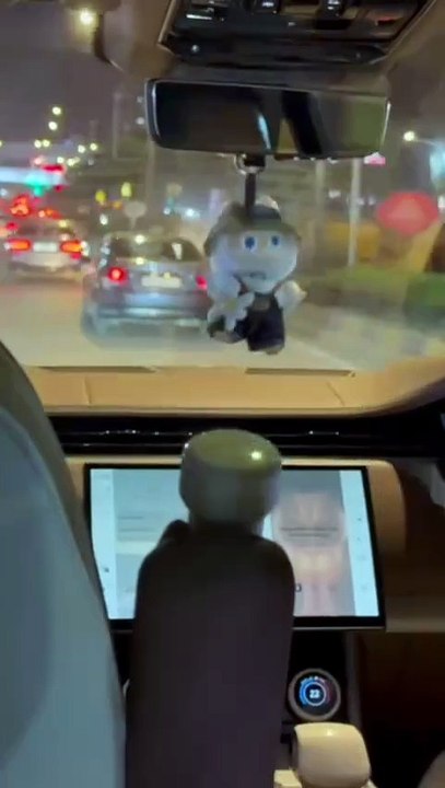 أميتاب باتشان يقتني لابوبو ويستعرضها