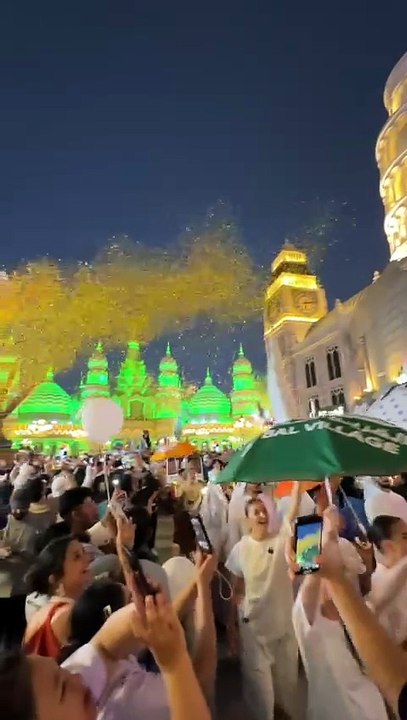 Streamers at Global Village