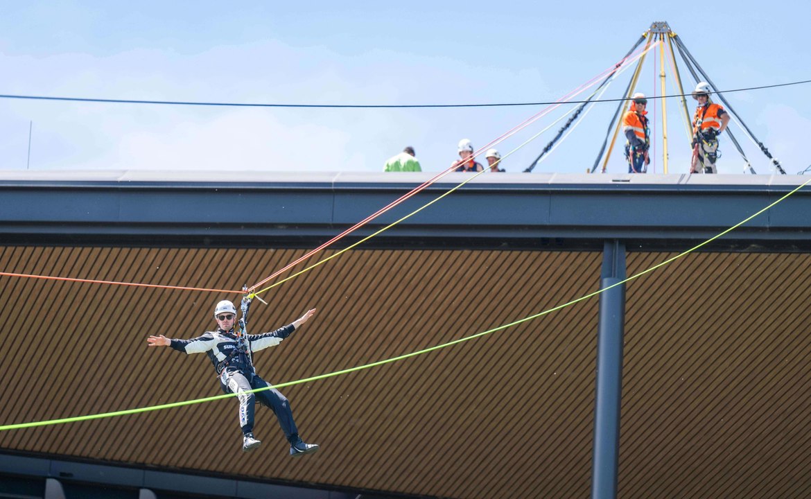 Bathurst 1000 driver beats fear of heights