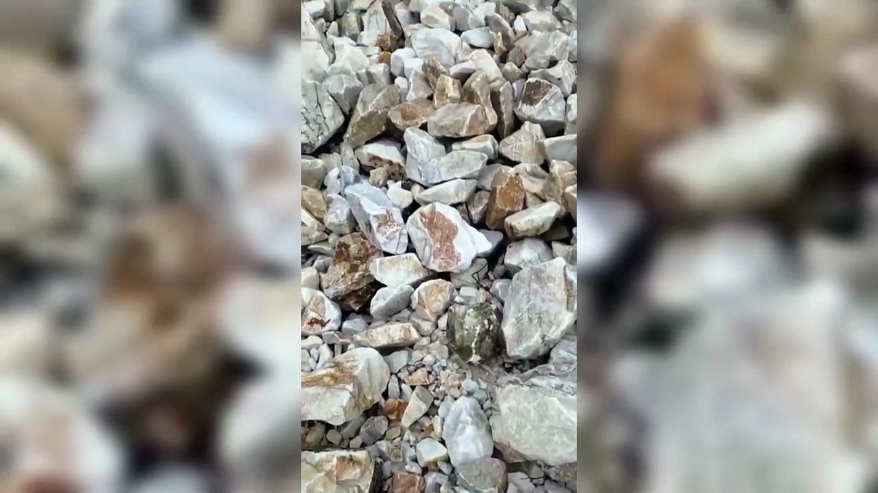 Carrara, crolla ravaneto: strada bloccata