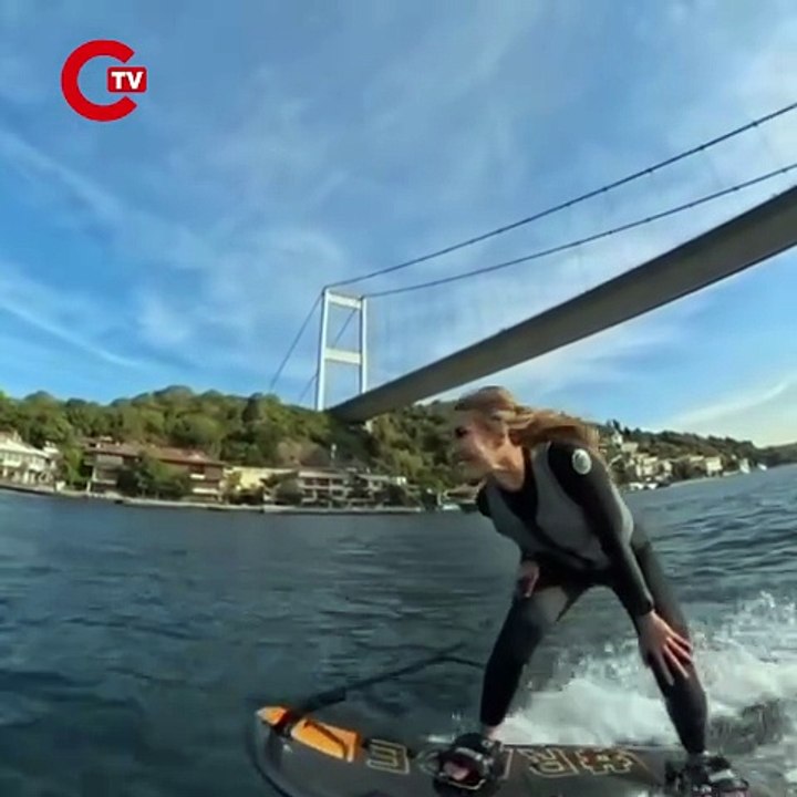 Çağla Şıkel Boğaz'da Jet Sörf Keyfi 🏄‍♀️