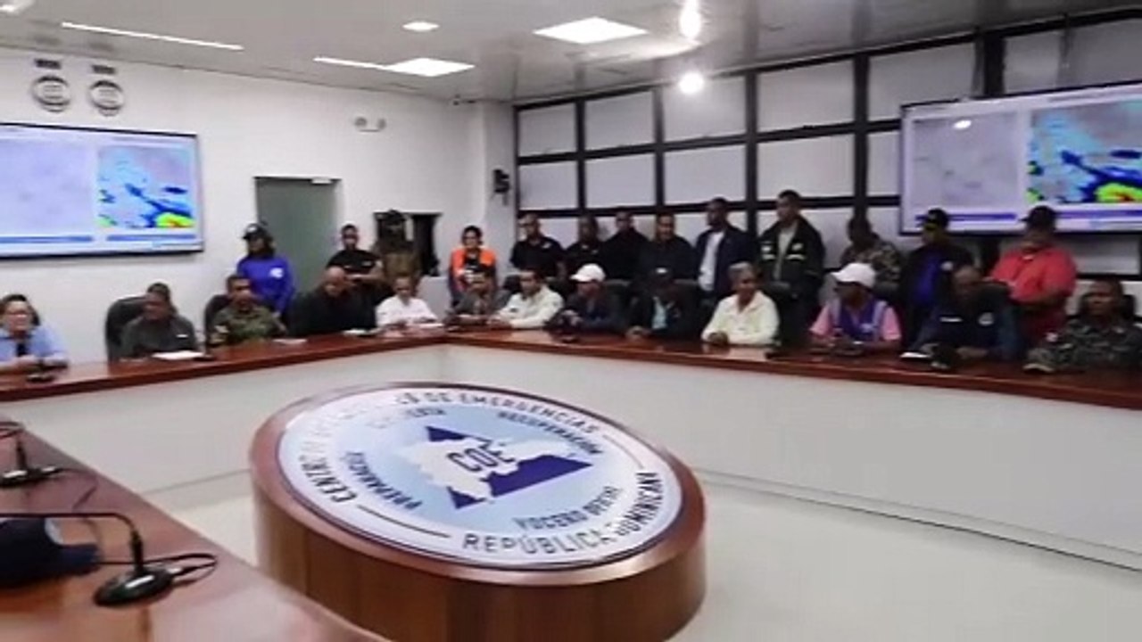 Menor que salió de Los Mameyes junto a otros niños habría sido arrastrado por una ola en la avenida España