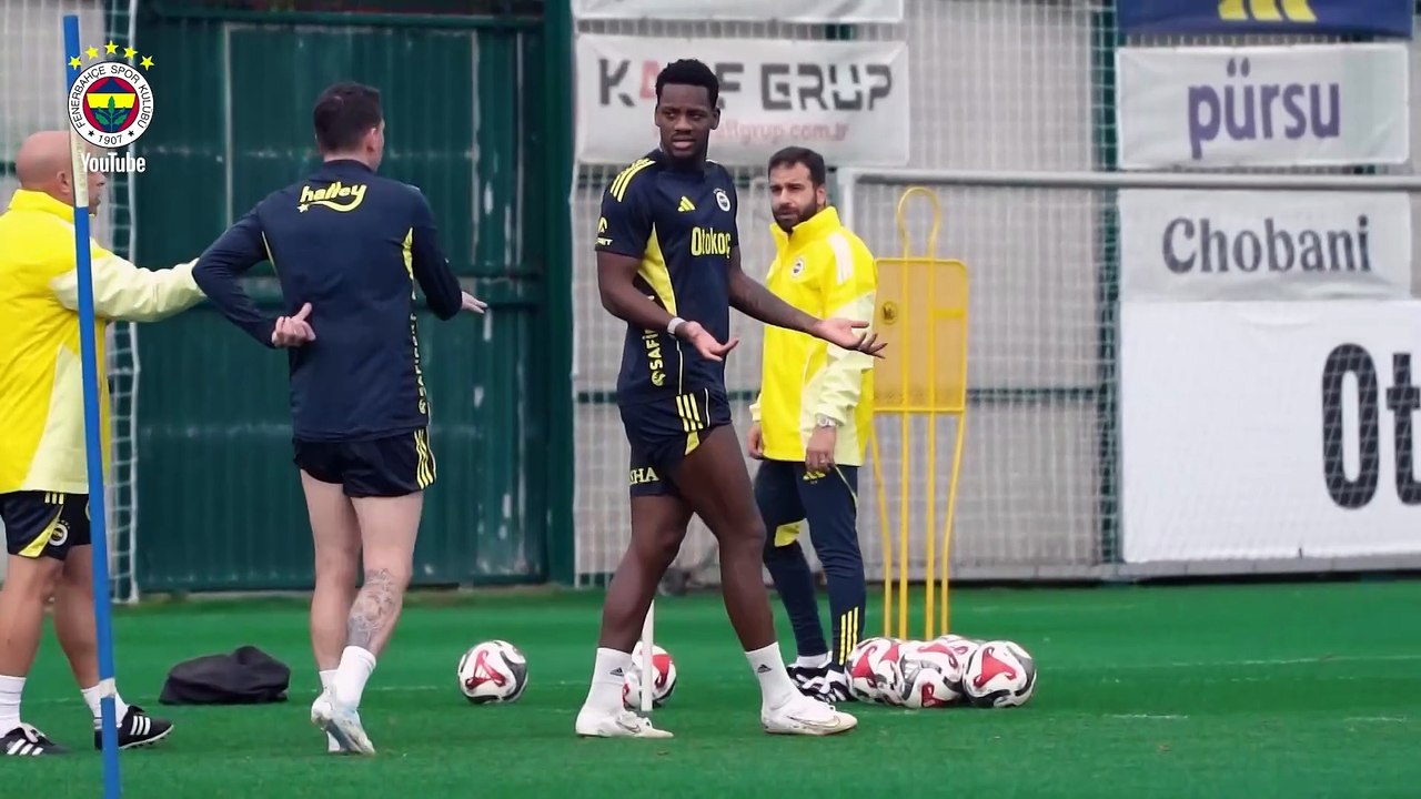 Jhon Duran ve Mert Hakan Yandaş antrenmanda kozlarını paylaştı