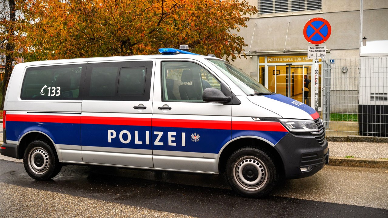 Mordverdacht in Enns, Oberösterreich: Mann ersticht Frau und Sohn