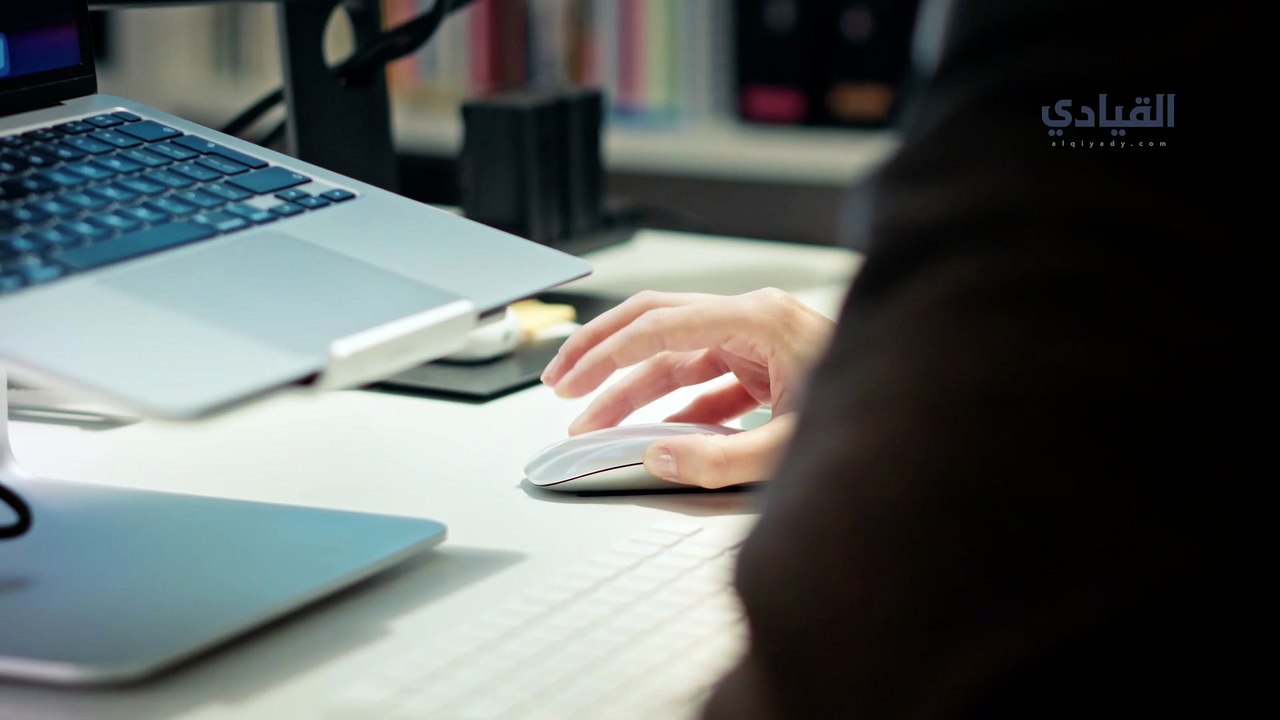 هل روبوتات الدردشة متملقة؟ اكتشف السبب وراء ذلك 🤖