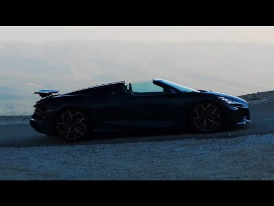 BUGATTI W16 MISTRAL jagt durch den Mistral-Wind am Mont Ventoux