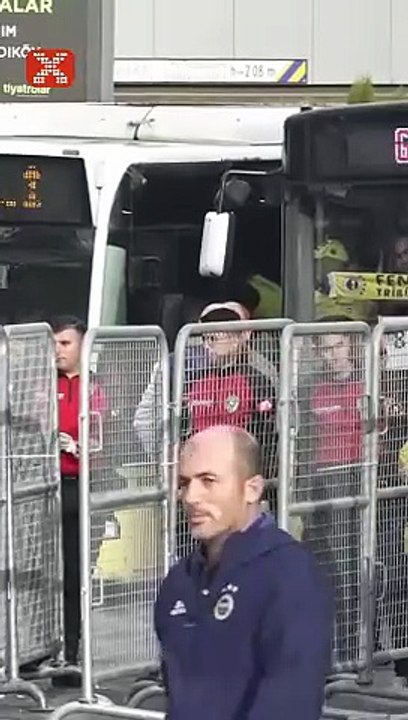Fenerbahçe taraftarı, Tüpraş Stadı'na hareket etti