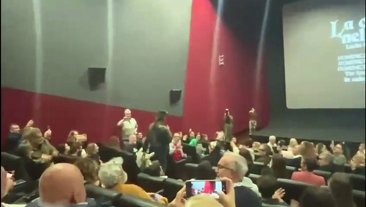 Lucio Corsi presenta il suo film-concerto: "La chitarra nella roccia"