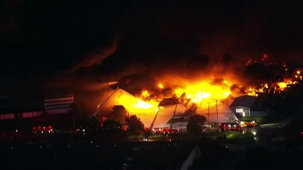 Al menos tres muertos y 11 heridos en accidente de avión de carga en EEUU