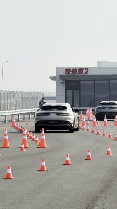 Denza Z9 GT - Crab Walk