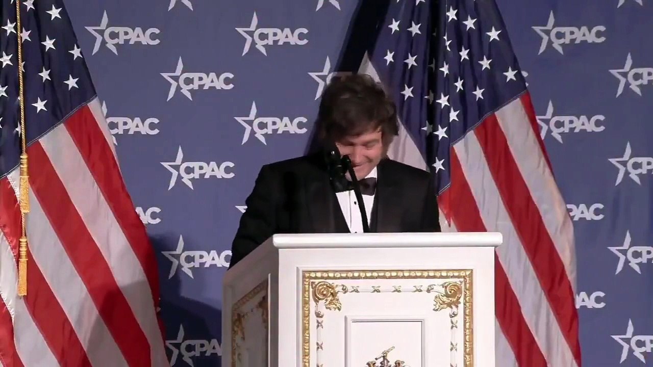 Javier Milei dança YMCA