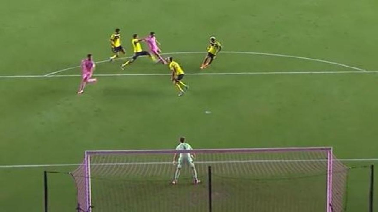 Messi non è reale: doppietta e assist da fenomeno