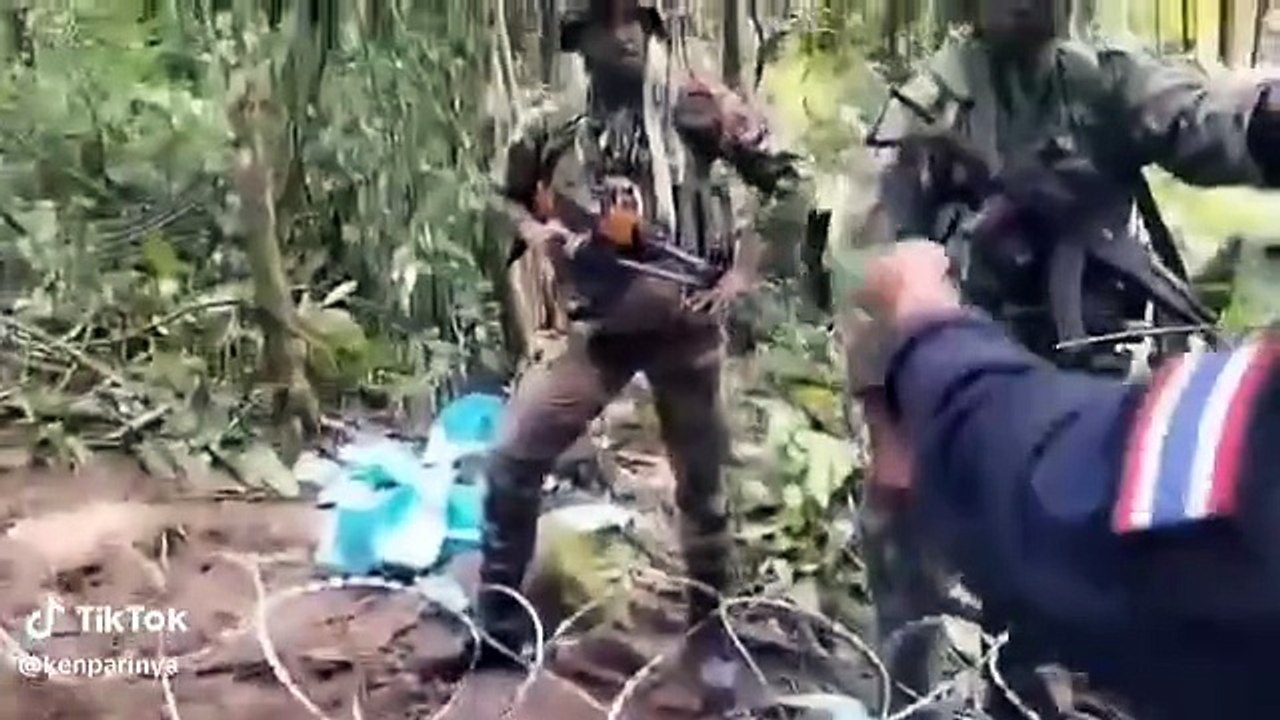 โซเชียลแห่แชร์ คลิปวินาที "ทหารพรานไทย" ปะทะคารม "ทหารกัมพูชา" ตะคอกถาม "จ่อปืนมาทำไม"